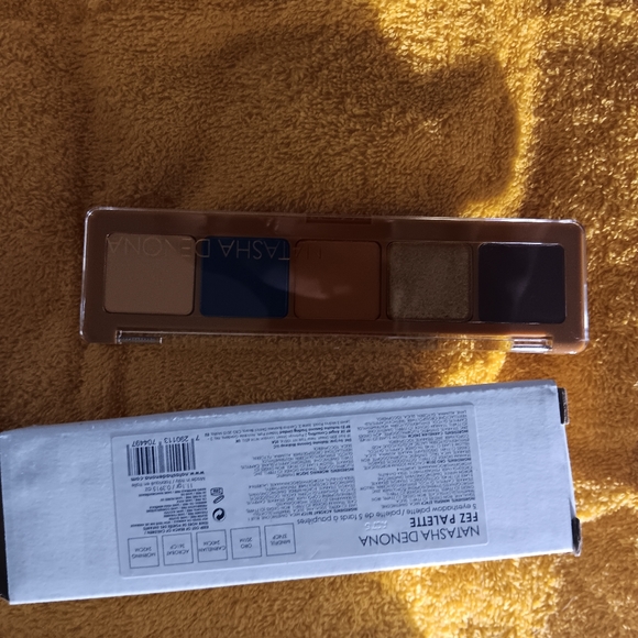 Natasha  denona  fez pallet - Picture 3 of 4